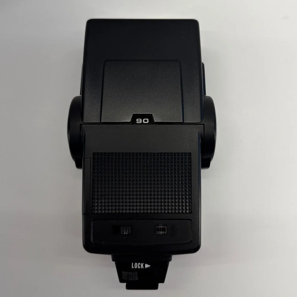 Vivitar Model 273 Automatic Thyristor Electronic Flash with Box and Manual